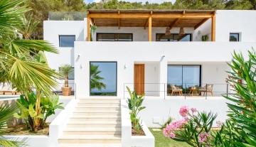 Resa estates huis kopen Ibiza es cubells villa entrance house.jpg